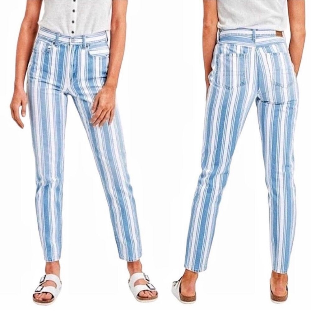 AMERICAN EAGLE Striped High Rise Mom Jean. Size‎ 0